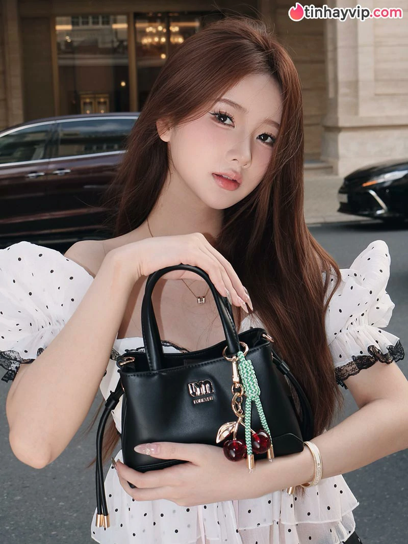 Hot TikToker Nguyễn Diệu Linh đốt cháy bãi biển với loạt ảnh bikini gợi cảm
