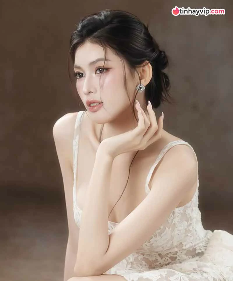 Nguyễn Lê Ngọc Thảo với đường cong quyến rũ trong bộ áo tắm