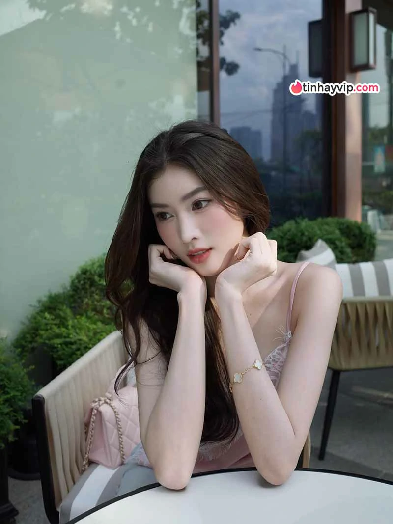 Nguyễn Lê Ngọc Thảo với đường cong quyến rũ trong bộ áo tắm