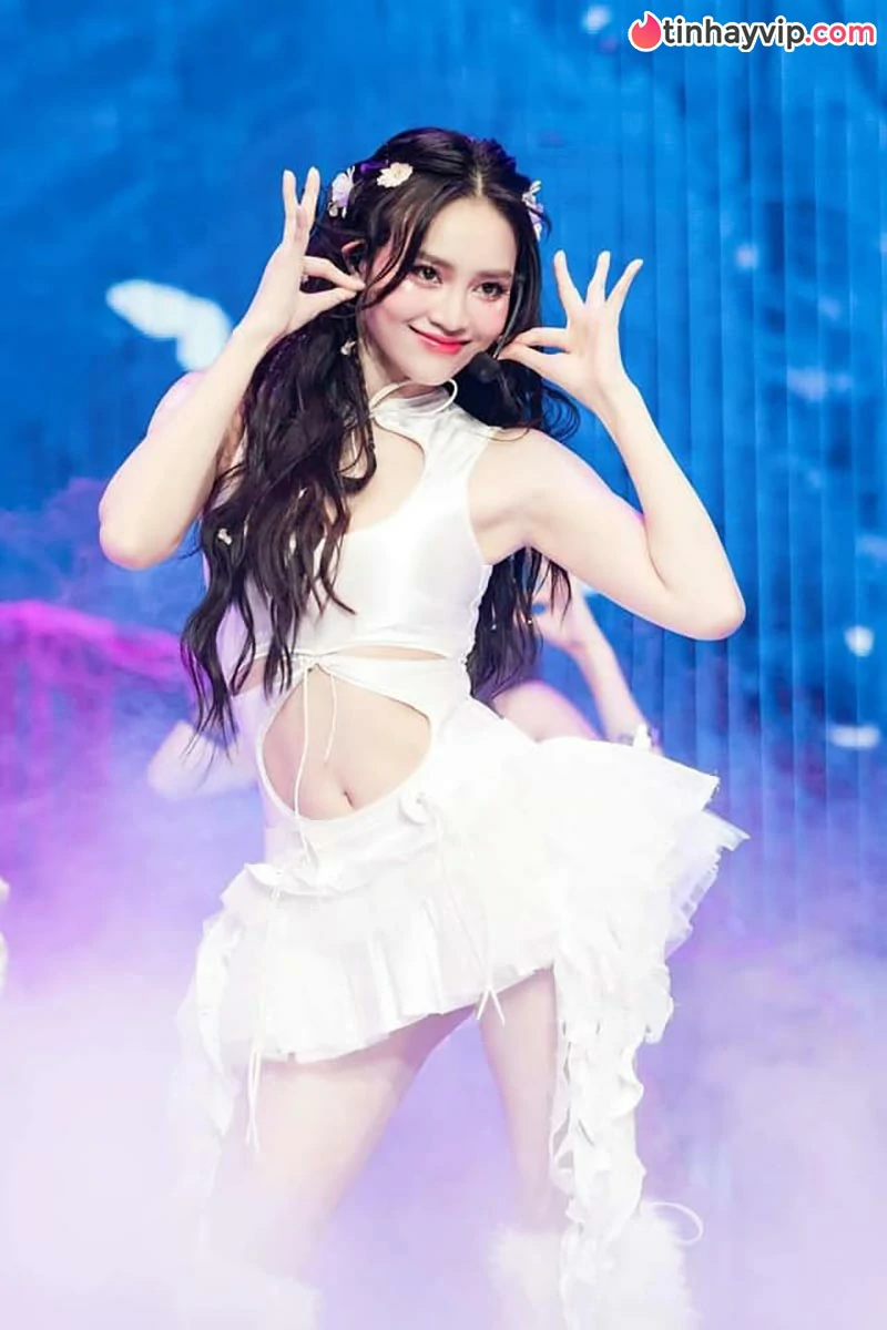 Ninh Dương Lan Ngọc là ai? Tiểu sử và chặng đường sự nghiệp rực rỡ ở tuổi 36