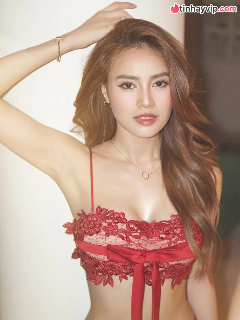 Ninh Dương Lan Ngọc là ai? Tiểu sử và chặng đường sự nghiệp rực rỡ ở tuổi 36