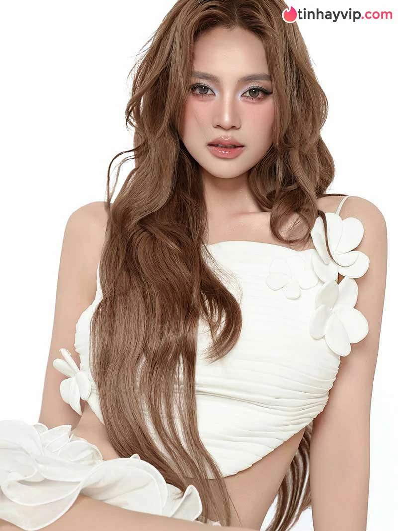 Ninh Dương Lan Ngọc là ai? Tiểu sử và chặng đường sự nghiệp rực rỡ ở tuổi 36