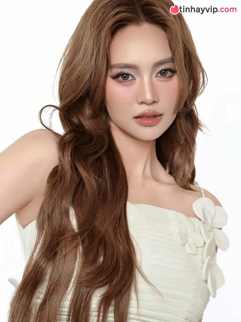 Ninh Dương Lan Ngọc là ai? Tiểu sử và chặng đường sự nghiệp rực rỡ ở tuổi 36
