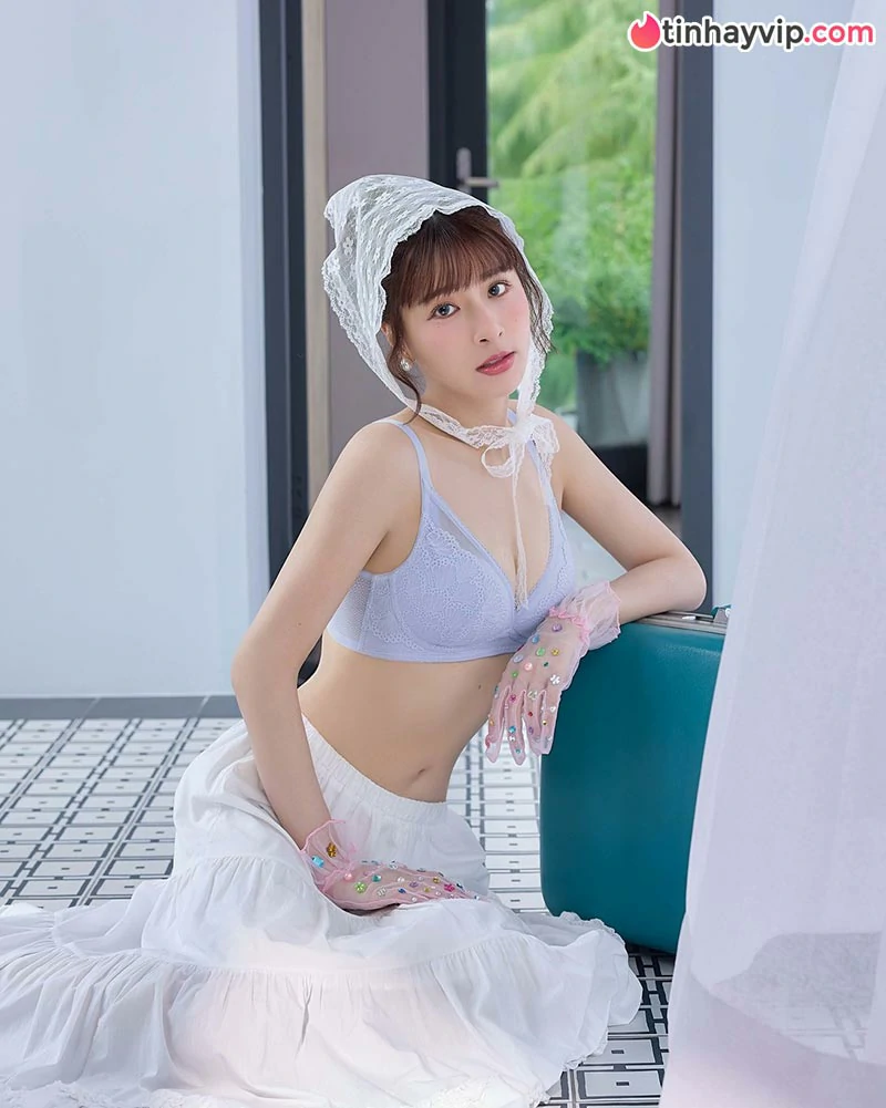 Qun Qun gây bão với loạt ảnh nội y mùa hè khiến fan quốc tế say đắm
