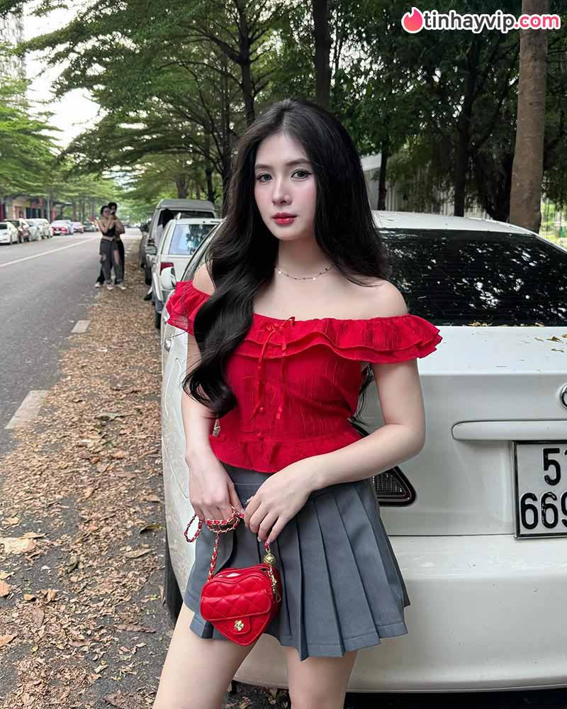 Quỳnh Alee gây sốt với thần thái rạng rỡ và gu thời trang biển nóng bỏng