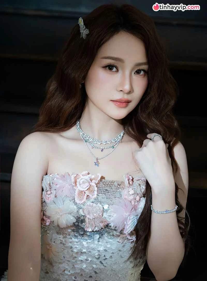 Tam Triều Dâng làm mới hình ảnh với phong cách hiện đại