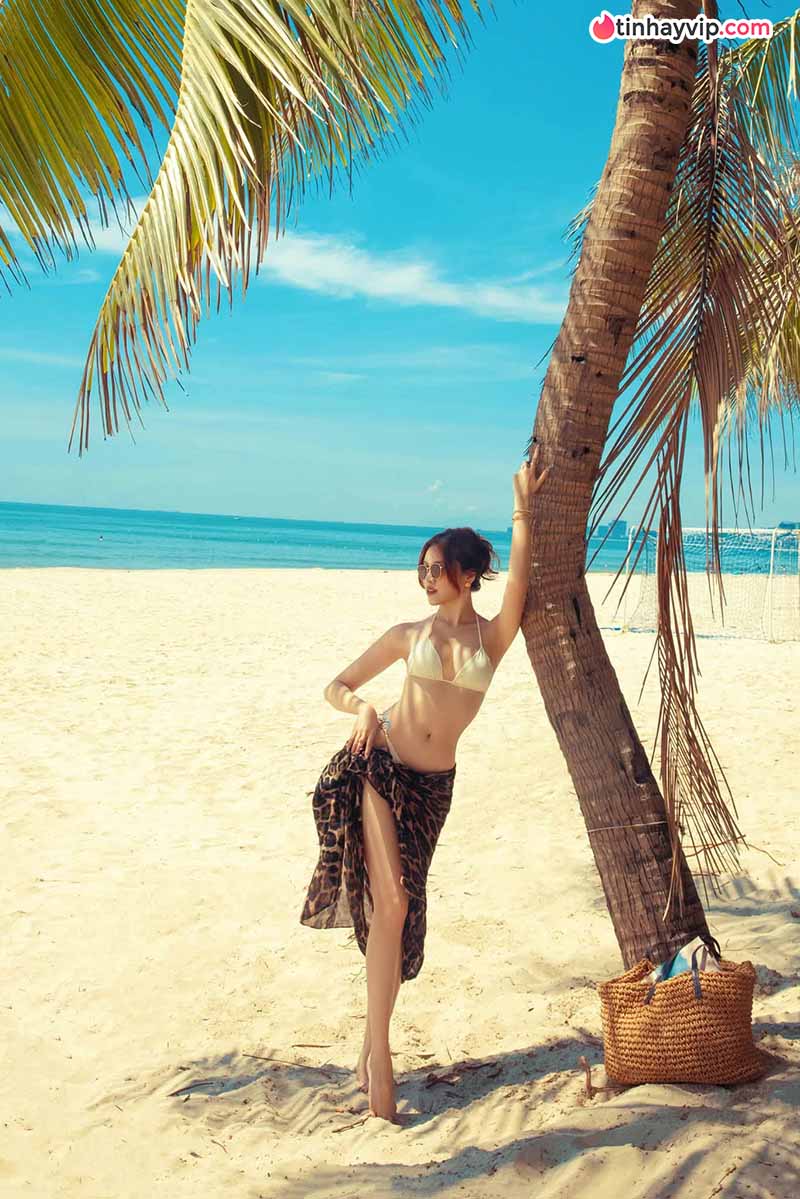 Thanh Thanh Huyền khoe visual cuốn hút trong kỳ nghỉ biển