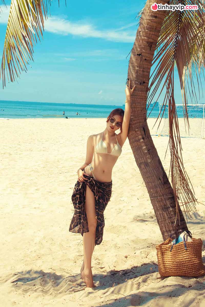 Thanh Thanh Huyền khoe visual cuốn hút trong kỳ nghỉ biển