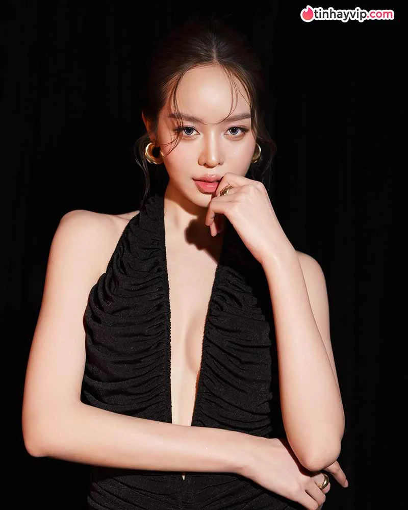 Thanh Thủy tung ảnh xuyên thấu tinh tế, dáng vẻ nổi bật
