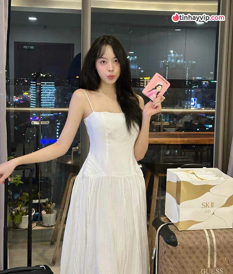 Thanh Thủy tung ảnh xuyên thấu tinh tế, dáng vẻ nổi bật