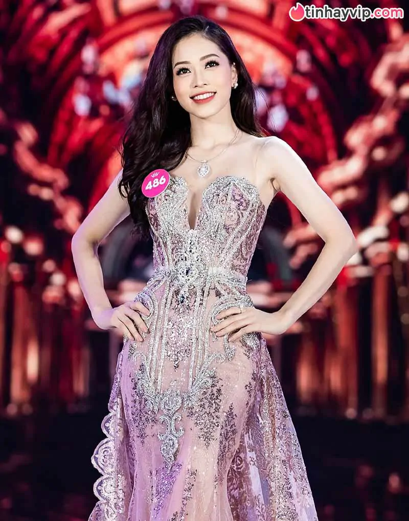 Bùi Phương Nga là ai? Tiểu sử và hành trình khẳng định thương hiệu nàng hậu tài sắc vẹn toàn