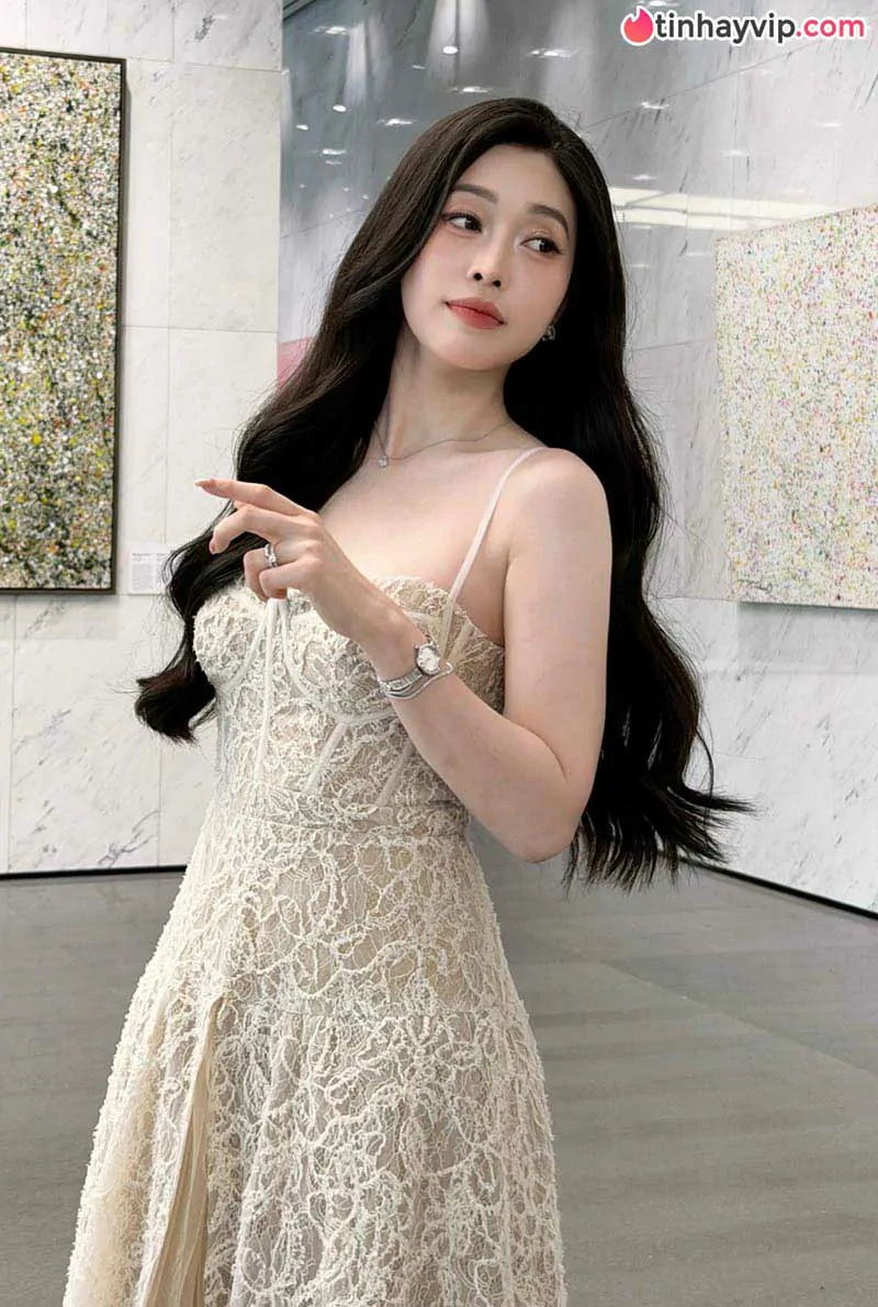 Bùi Phương Nga là ai? Tiểu sử và hành trình khẳng định thương hiệu nàng hậu tài sắc vẹn toàn
