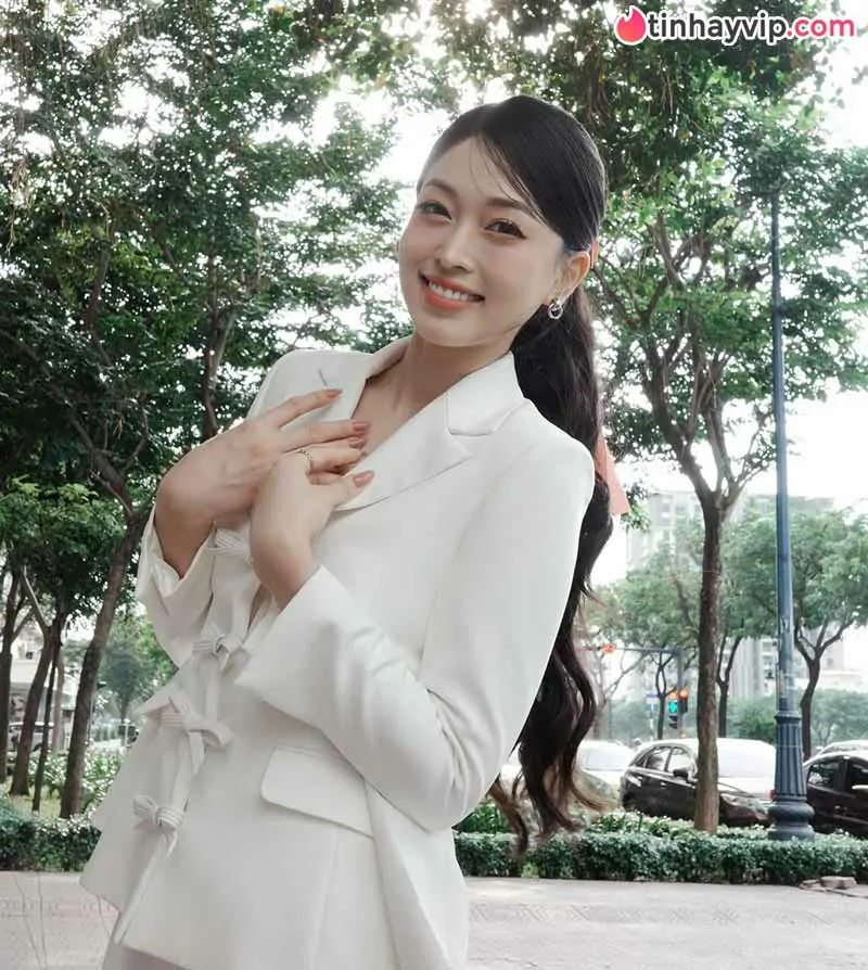 Bùi Phương Nga là ai? Tiểu sử và hành trình khẳng định thương hiệu nàng hậu tài sắc vẹn toàn