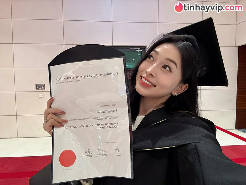 Bùi Phương Nga là ai? Tiểu sử và hành trình khẳng định thương hiệu nàng hậu tài sắc vẹn toàn