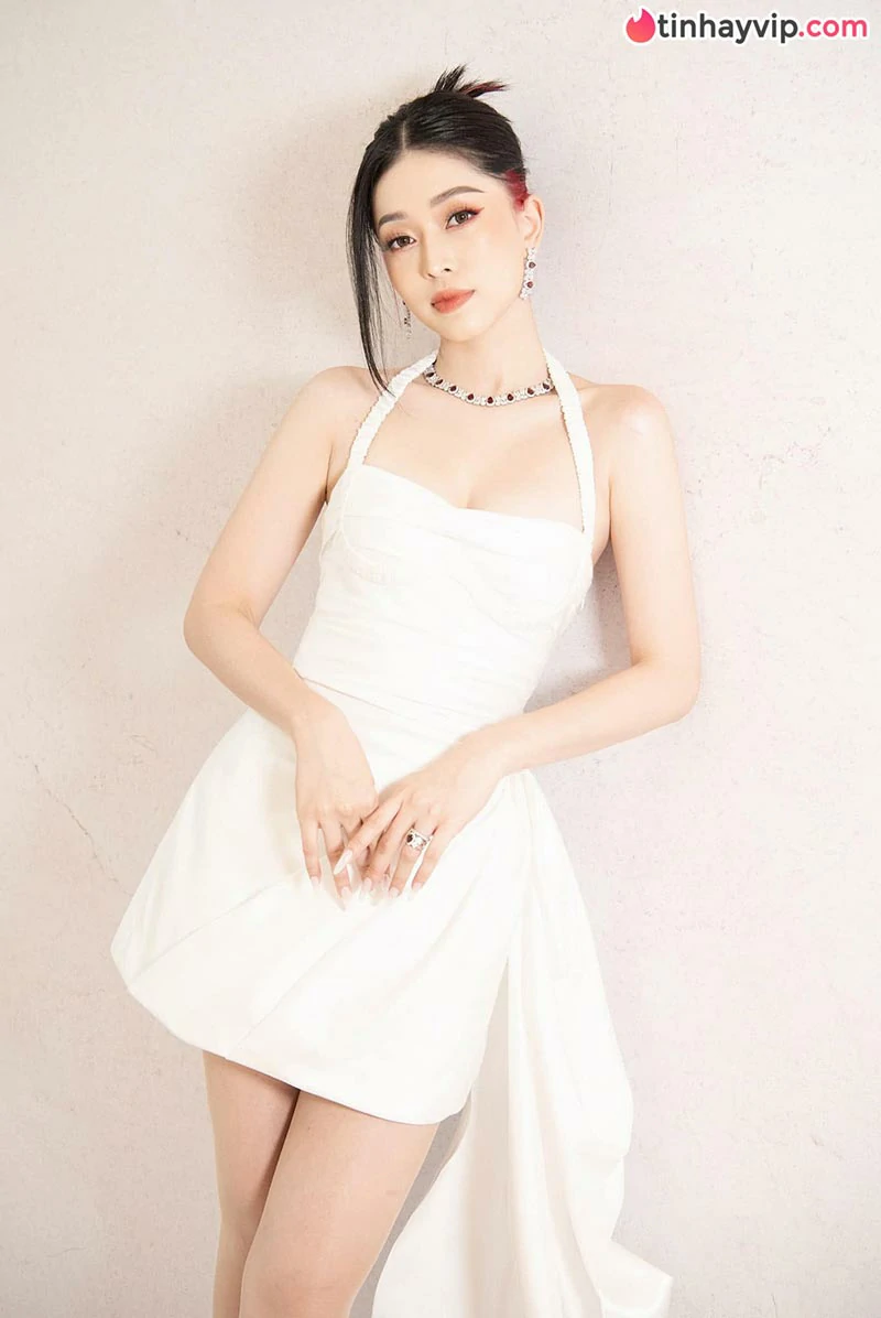 Bùi Phương Nga là ai? Tiểu sử và hành trình khẳng định thương hiệu nàng hậu tài sắc vẹn toàn