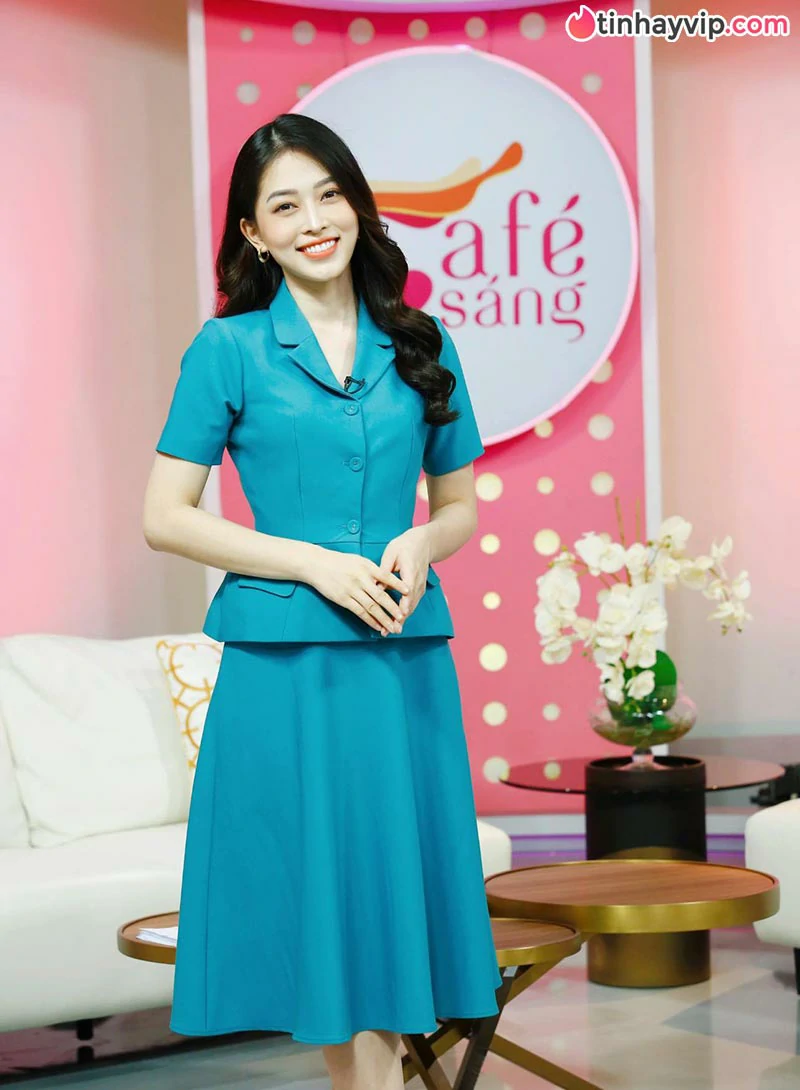 Bùi Phương Nga là ai? Tiểu sử và hành trình khẳng định thương hiệu nàng hậu tài sắc vẹn toàn
