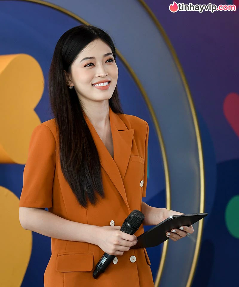 Bùi Phương Nga là ai? Tiểu sử và hành trình khẳng định thương hiệu nàng hậu tài sắc vẹn toàn