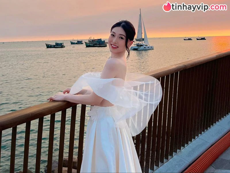Bùi Phương Nga là ai? Tiểu sử và hành trình khẳng định thương hiệu nàng hậu tài sắc vẹn toàn