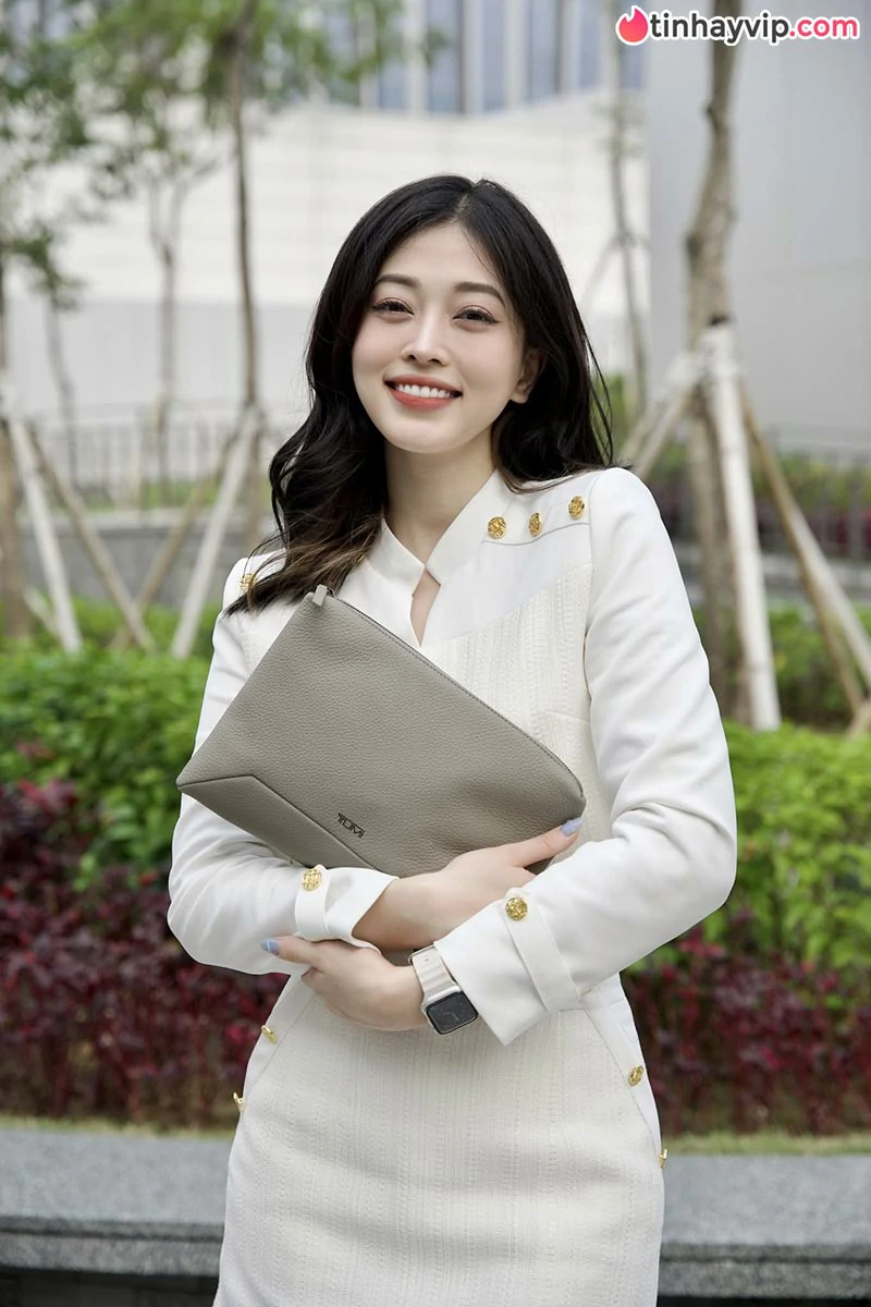 Bùi Phương Nga là ai? Tiểu sử và hành trình khẳng định thương hiệu nàng hậu tài sắc vẹn toàn