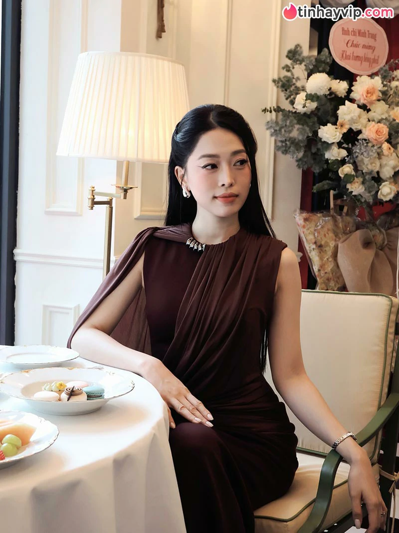 Bùi Phương Nga là ai? Tiểu sử và hành trình khẳng định thương hiệu nàng hậu tài sắc vẹn toàn