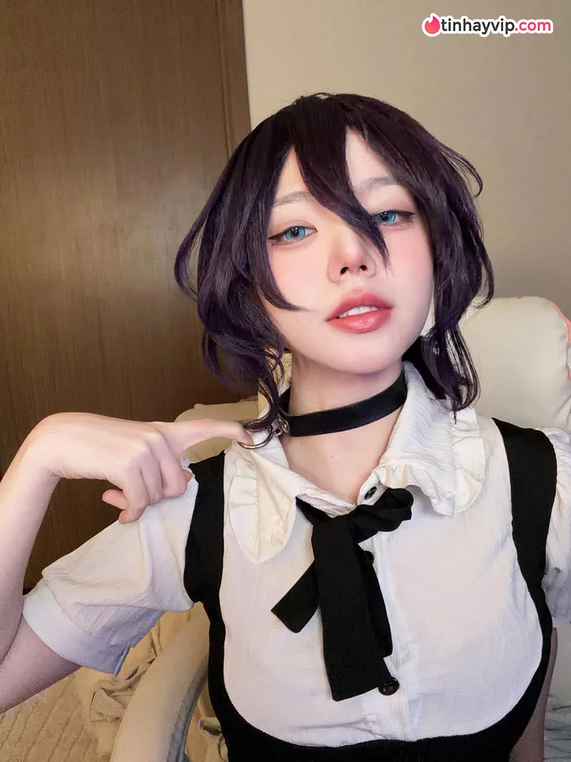 Remind gây thương nhớ trong trang phục cosplay