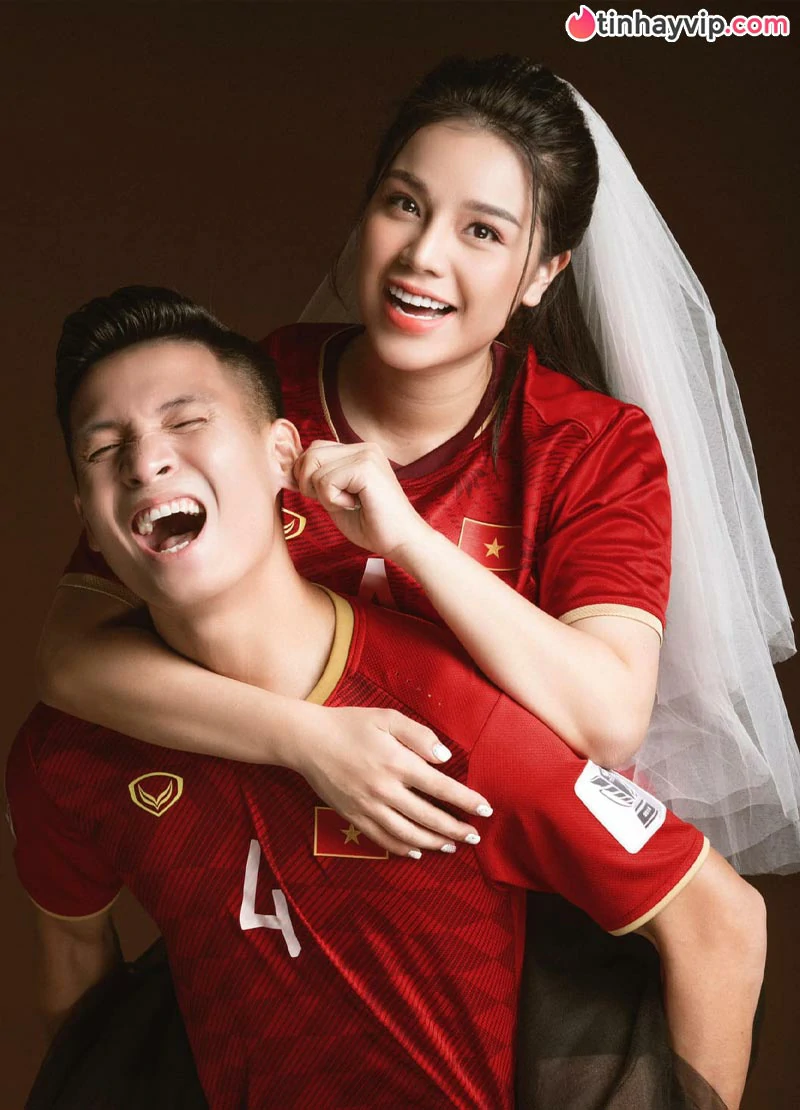 Top 10 bóng hồng làng WAGs Việt quyến rũ nhất năm 2026