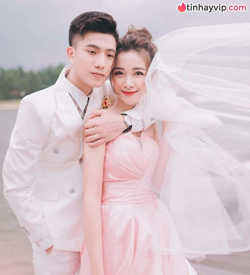 Top 10 bóng hồng làng WAGs Việt quyến rũ nhất năm 2026