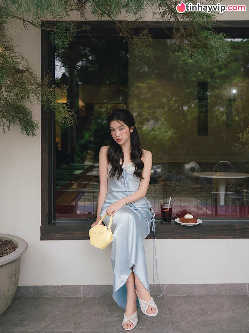Trịnh Hà Vi khoe nhan sắc nàng thơ trong loạt ảnh mới khiến dân tình mê mẩn