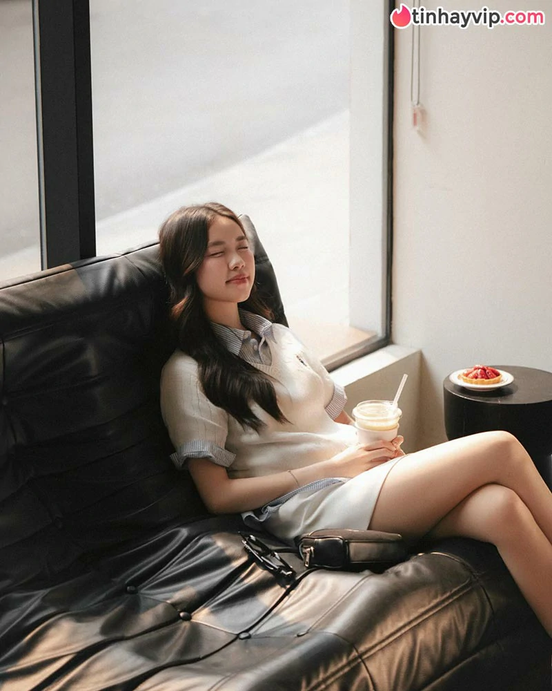 Trịnh Hà Vi khoe nhan sắc nàng thơ trong loạt ảnh mới khiến dân tình mê mẩn
