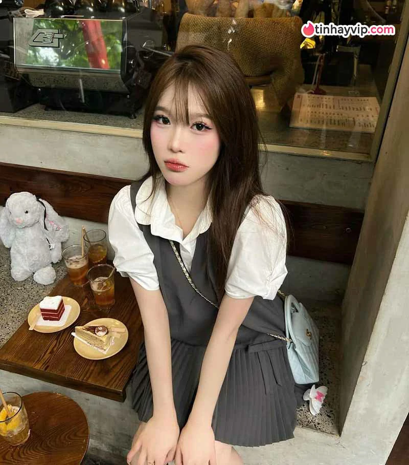 Wyn Anh khoe sắc vóc rạng rỡ trong bộ ảnh biển mới nhất