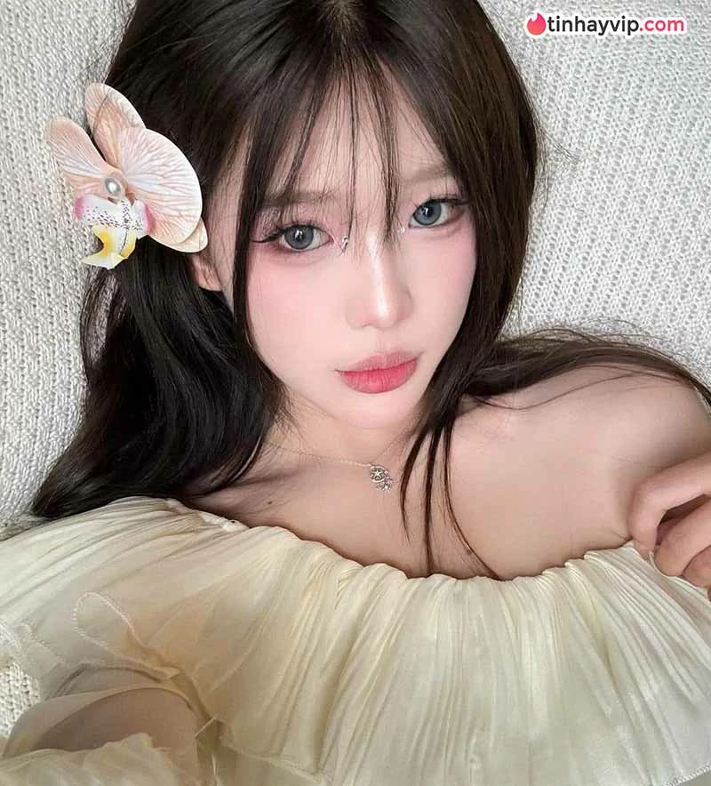 Wyn Anh khoe sắc vóc rạng rỡ trong bộ ảnh biển mới nhất