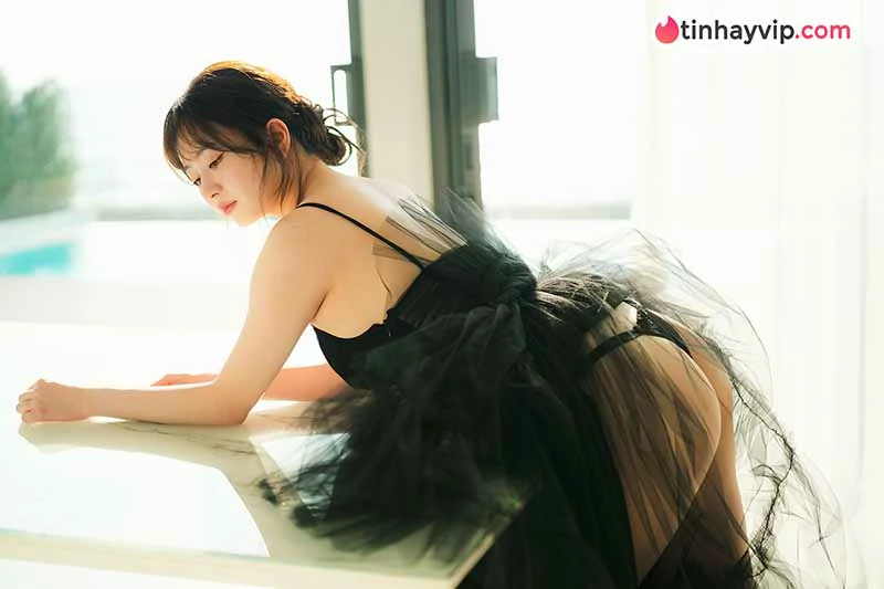 Yuna Ego gây chú ý với loạt ảnh áo tắm trên tạp chí