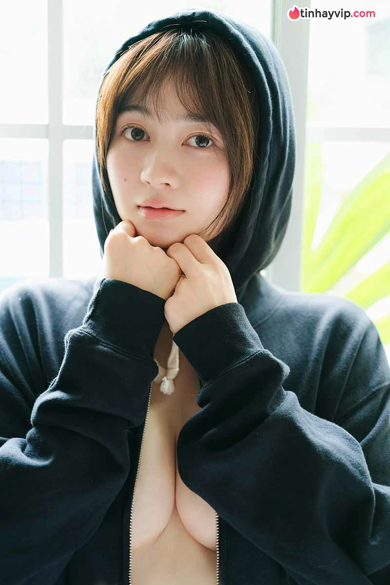 Yuna Ego gây chú ý với loạt ảnh áo tắm trên tạp chí