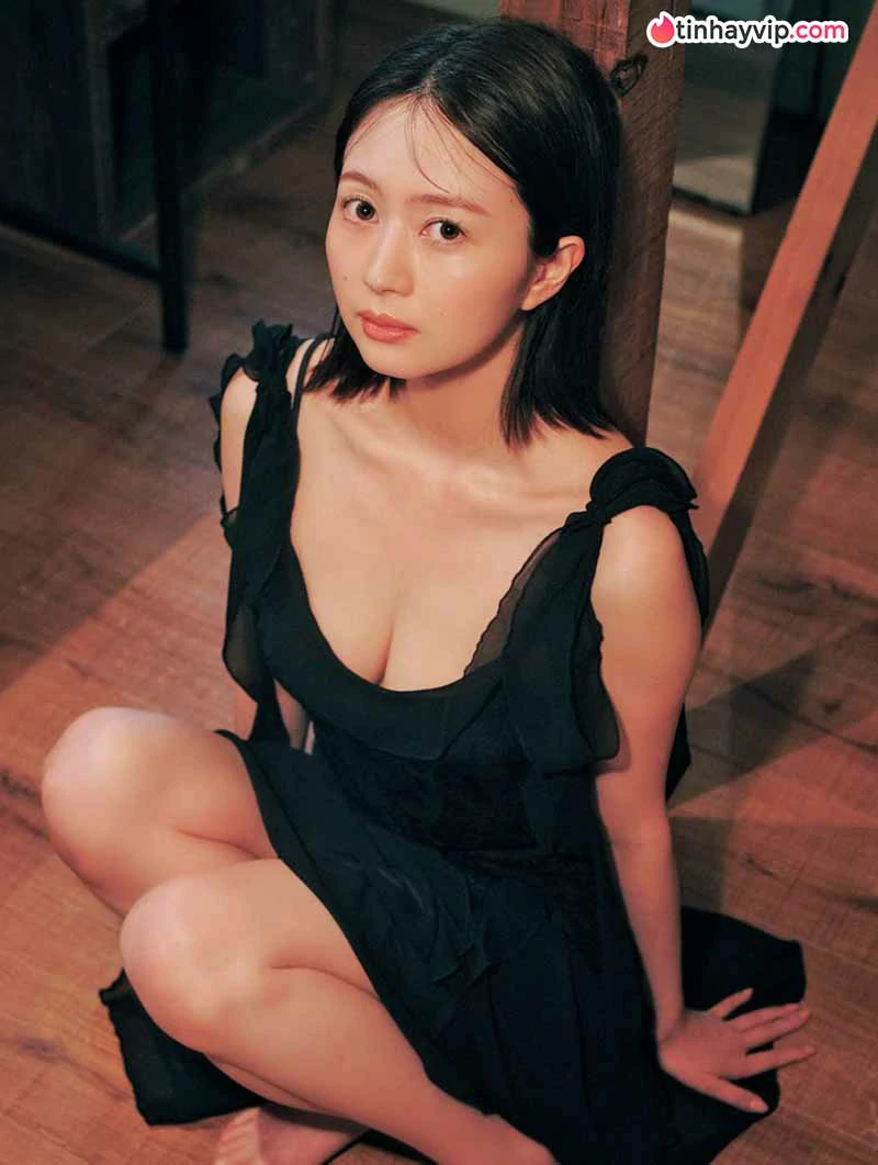 Yuna Ego gây chú ý với loạt ảnh áo tắm trên tạp chí