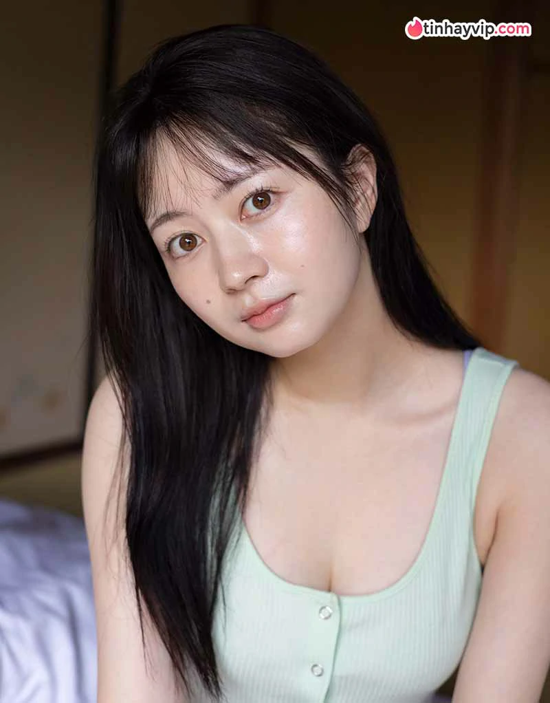 Yuna Ego gây chú ý với loạt ảnh áo tắm trên tạp chí