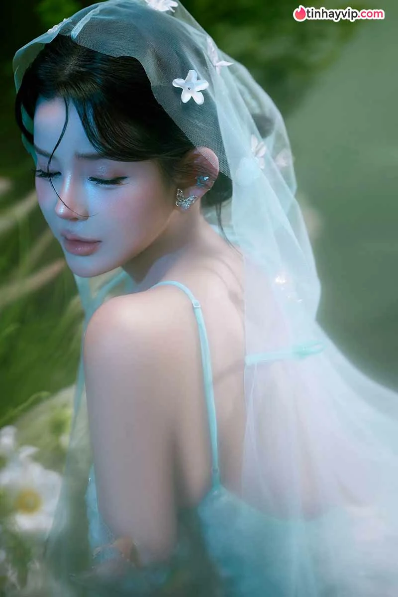 Aley Nguyen khoe ảnh bikini nóng bỏng giữa biển xanh