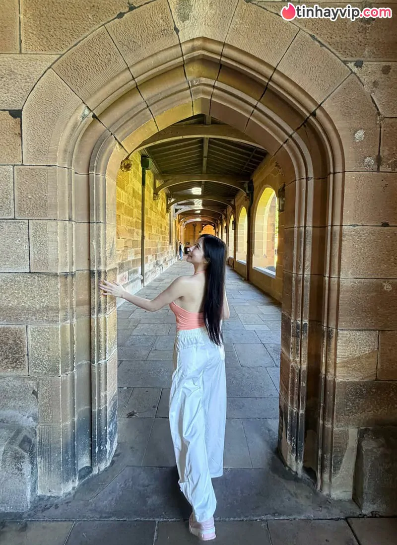 DJ Amber Na đổi gió với phong cách ngọt ngào khoe vóc dáng cuốn hút tại Úc