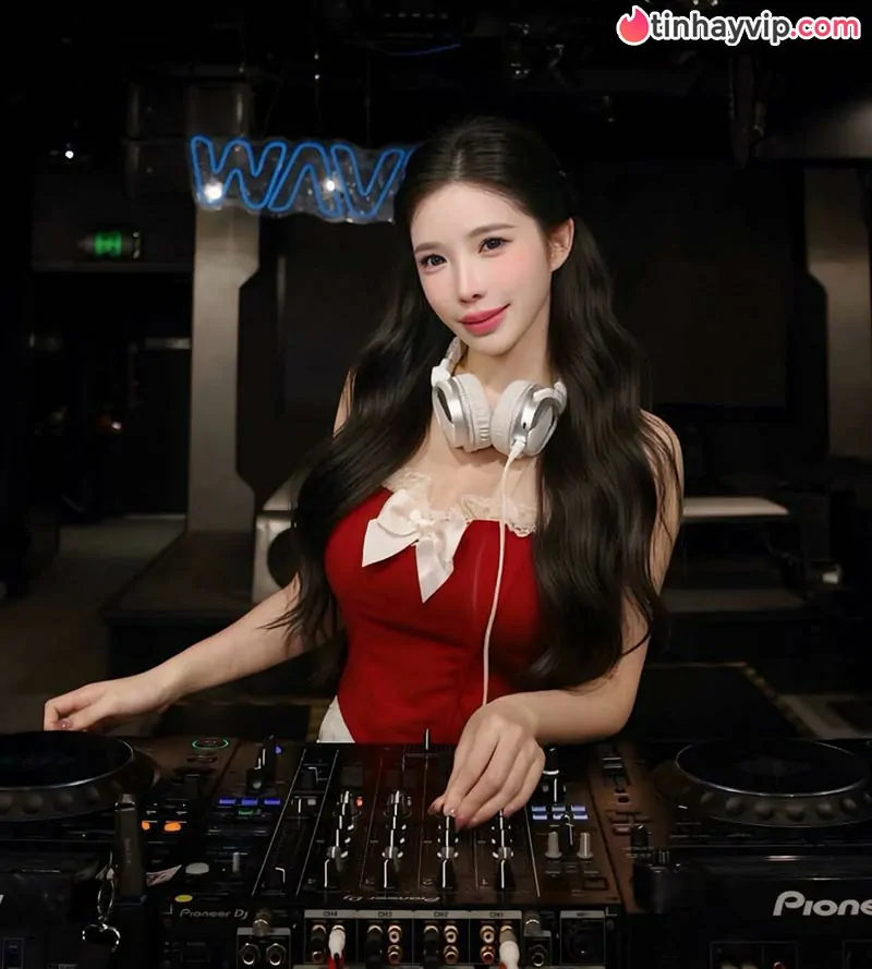 DJ Amber Na đổi gió với phong cách ngọt ngào khoe vóc dáng cuốn hút tại Úc