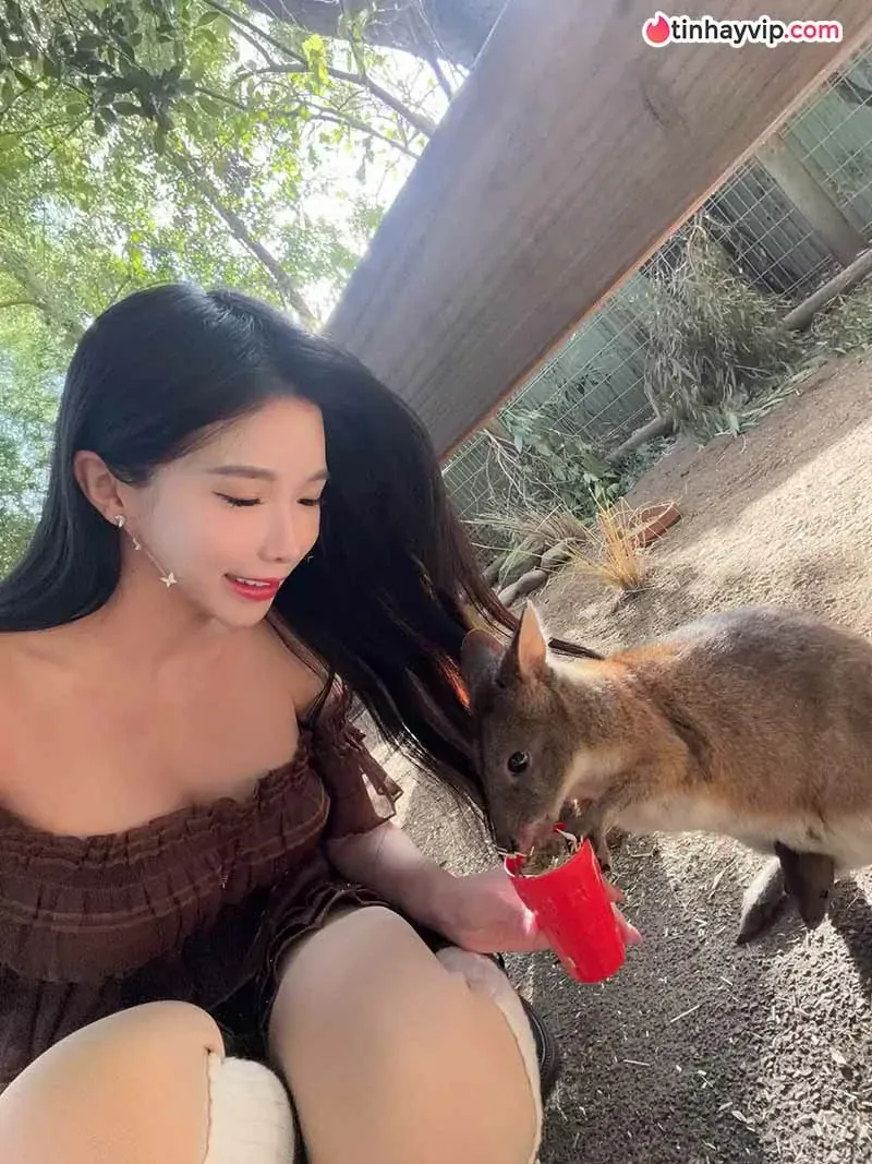 Amber Na nghỉ xả hơi tại Bali, khoe sắc vóc gợi cảm cuốn hút