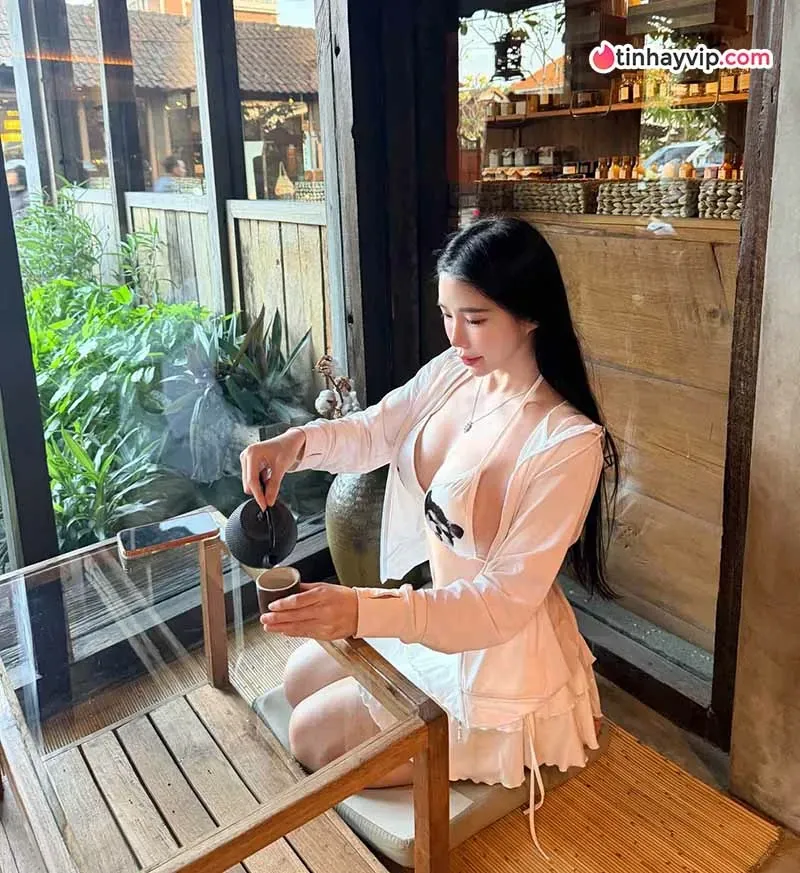 Amber Na nghỉ xả hơi tại Bali, khoe sắc vóc gợi cảm cuốn hút
