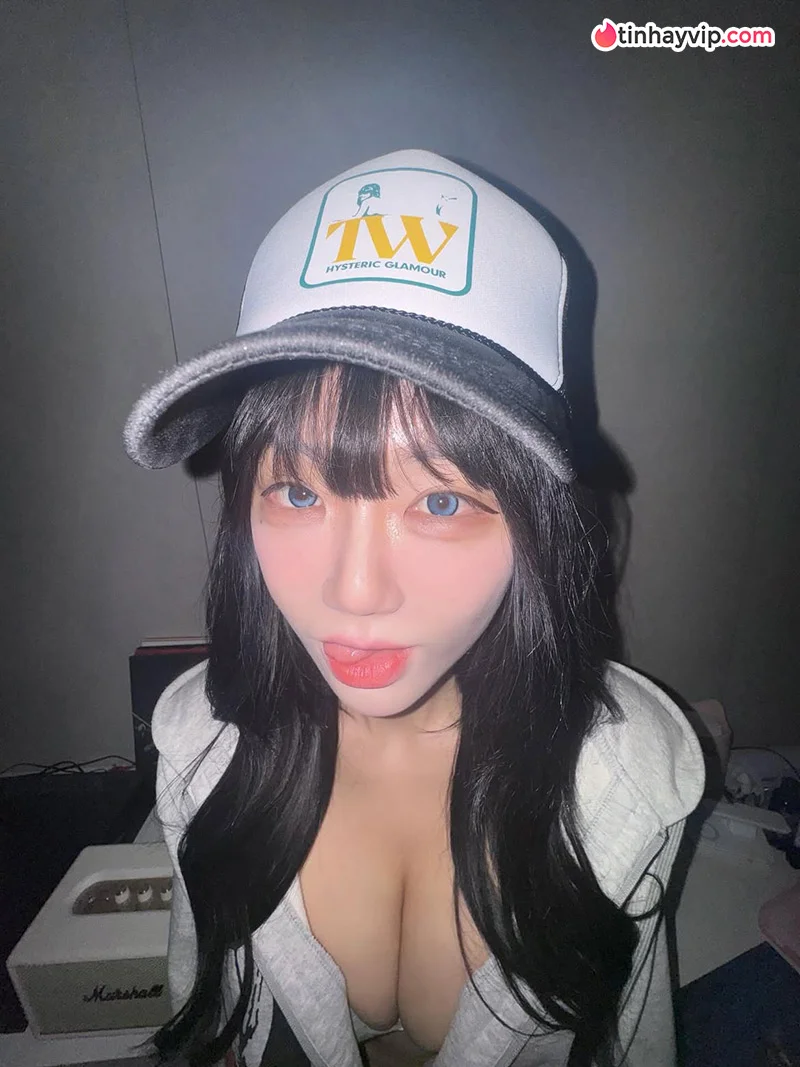 Cô nàng gái xinh ngực khủng sở hữu vòng 1 nảy nở đầy thu hút
