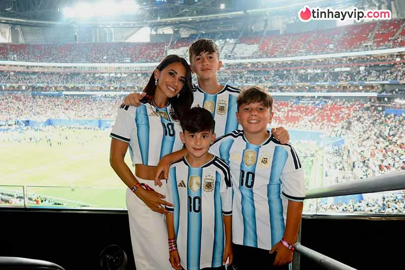 Antonela Roccuzzo bật khóc sau chiến thắng của Argentina