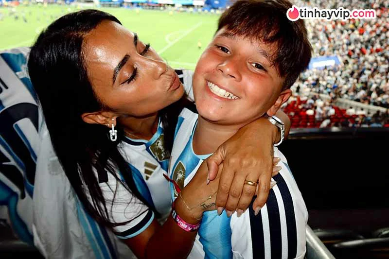 Antonela Roccuzzo bật khóc sau chiến thắng của Argentina