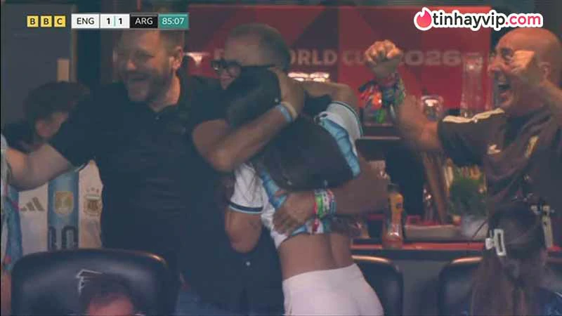 Antonela Roccuzzo bật khóc sau chiến thắng của Argentina
