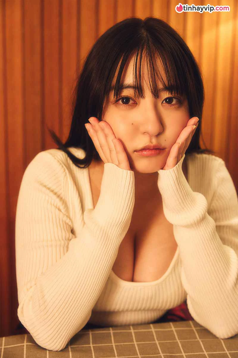 Asakura Mizuki gây sốt với ảnh bikini ở Enoshima