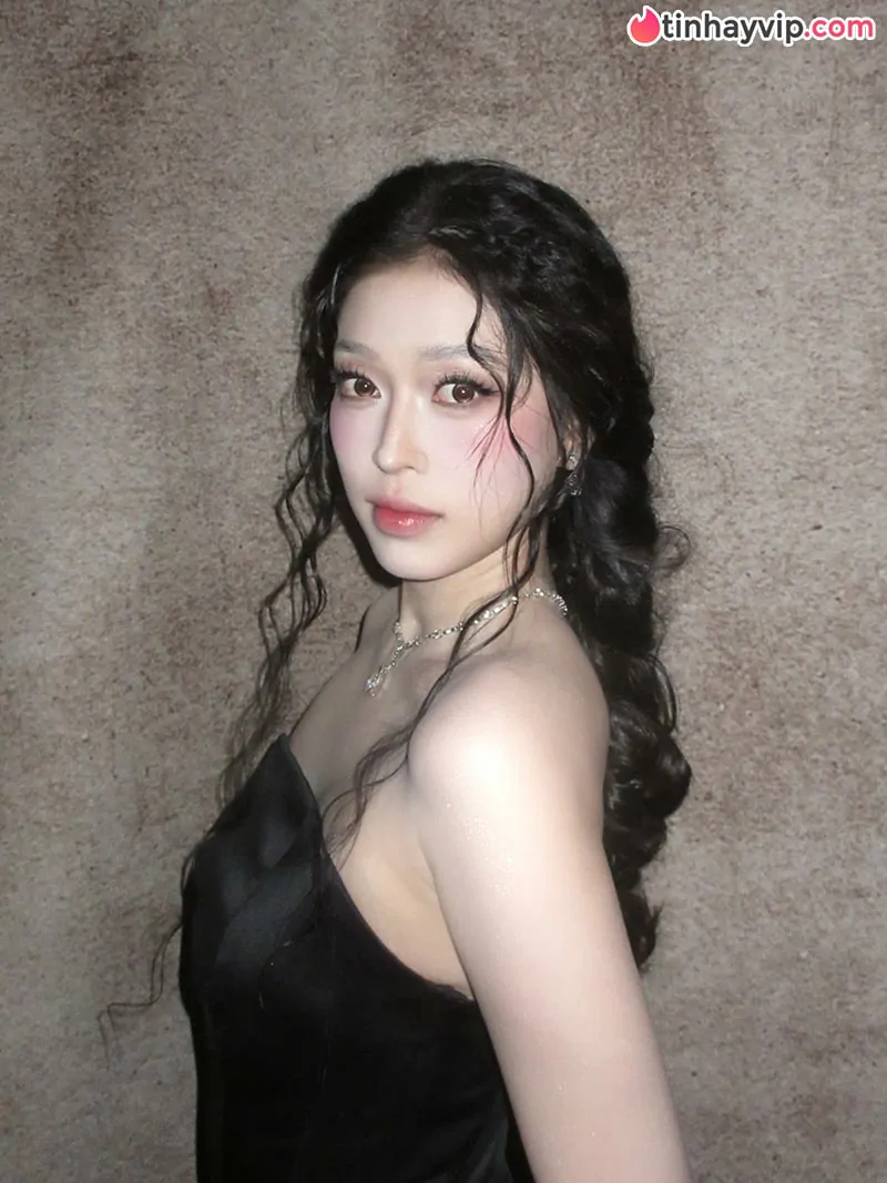 Bùi Phương Nga khoe visual đầy kiêu kỳ cùng cuộc sống hôn nhân tràn ngập tiếng cười