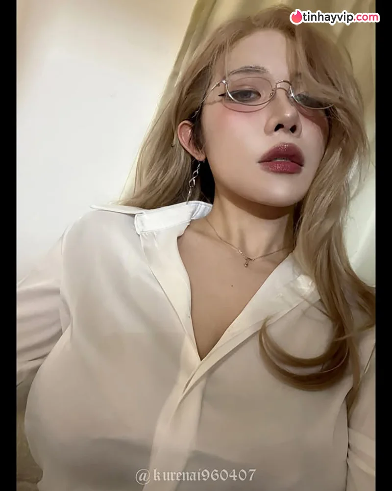 Gái xinh đùi múp Hàn Quốc mang vibe mommy trưởng thành