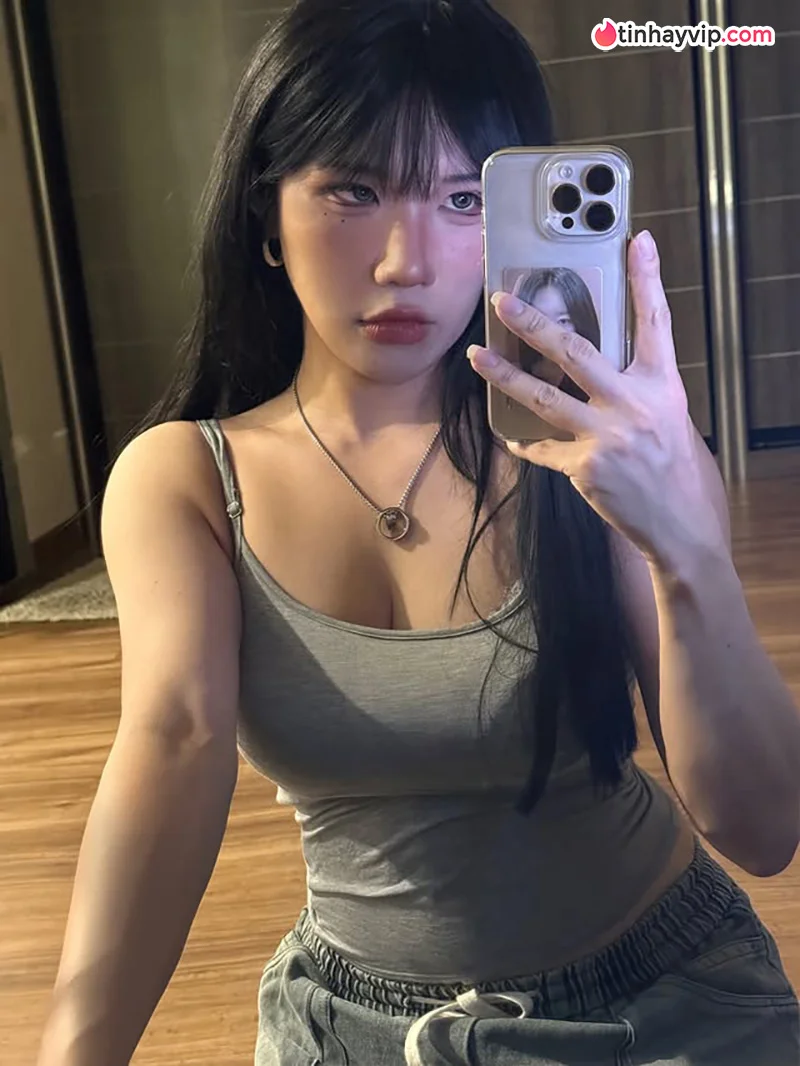 Hot girl Hàn Quốc sở hữu hình thể đẫy đà cực cuốn