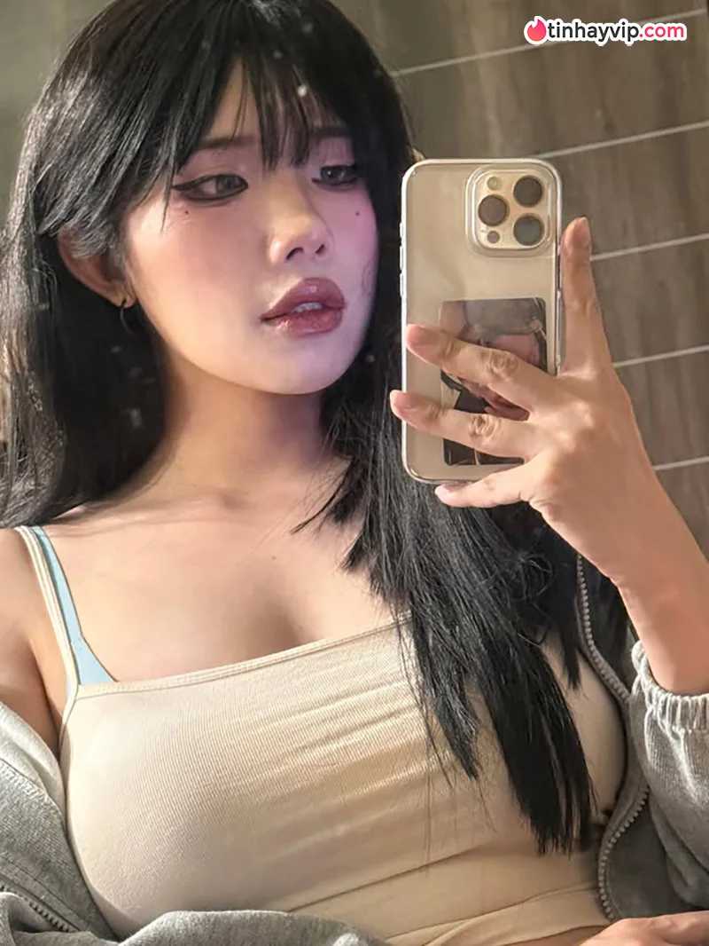 Gái xinh đùi múp Hàn Quốc mang vibe mommy trưởng thành