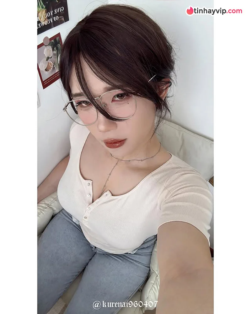Gái xinh đùi múp Hàn Quốc mang vibe mommy trưởng thành